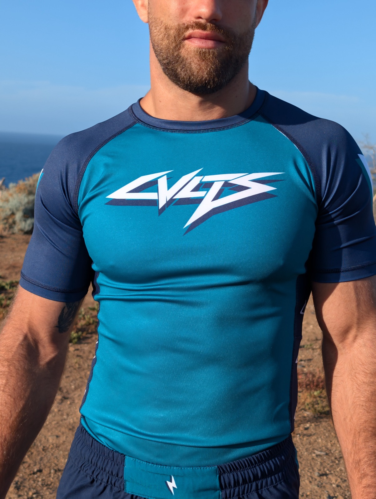 90s Bolt rashguard worn, front